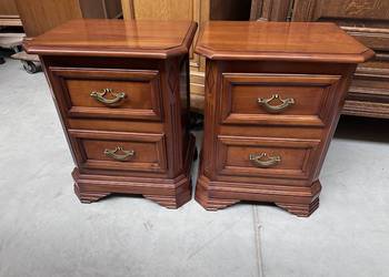 Piękne stylowe drewniane szafki komódki nakastniki