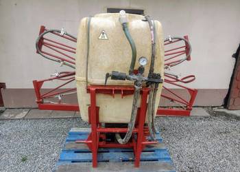 Opryskiwacz zawieszany