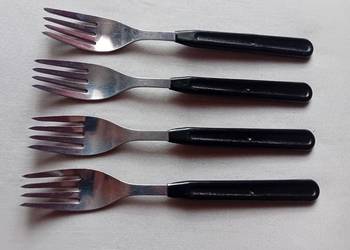 Zestaw 4 widelców z plastikowymi trzonkami Hefra. PRL.