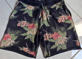 Pull&Bear spodenki szorty rybaczki kwiaty liście hawajskie wysoki stan