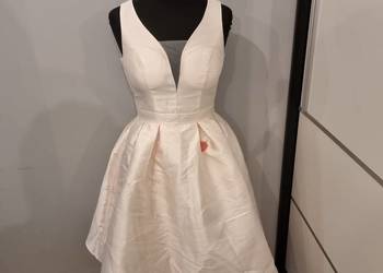 Rozkloszowana sukienka wieczorowa Chi Chi London rozm.XS