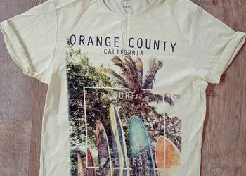 T-shirt z nadrukiem i napisami