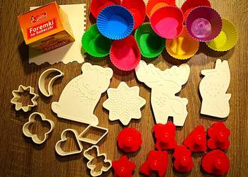 Duży zestaw foremek do pieczenia ciastek świątecznych i babeczek