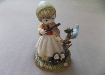 FIGURKA DZIEWCZYNKA ZE SKRZYPCAMI FIGURKA DZIEWCZYNKA ZE SKRZYPCAMI