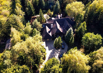 Wyjątkowa rezydencja w otoczeniu lasów Chojnowkich