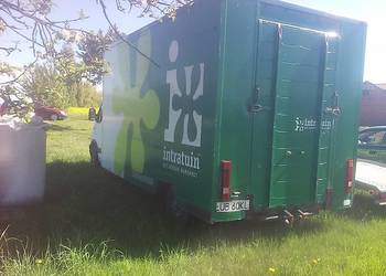 kontener jezdzi na renaulcie