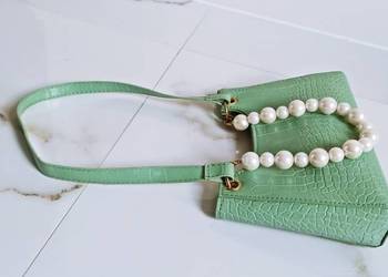 Seledynowa torebka retro Totally Classy z perłami