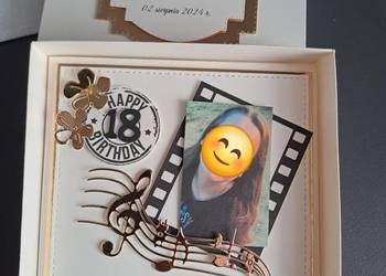 Kartka z okazji 18 urodzin w pudelku