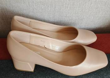 Obuwie damskie półbuty.