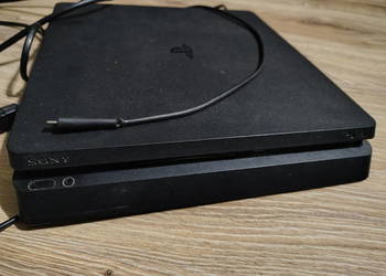 Konsola PlayStation 4