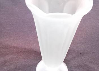 Wazon art deco, szkło satynowe typu Barolac. Fidenza - Włochy, sygnowany.