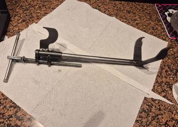 Przyrząd do mocowania gum siedzenia Komar Żak