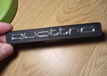 Audi 100 c3 200 c3 200 20v 5000 oryginalny przed I emblemat w grill