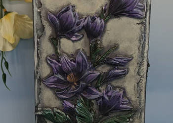 Ręcznie malowana szkatułka drewniana z motywem fioletowych magnolii