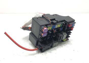 SKRZYNKA BEZPIECZNIKÓW OPEL CORSA E Hatchback 1.4 90KM MODUŁ