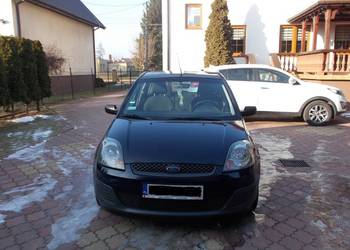 FORD FIESTA 1,3 benz. 2007 r. 5 drzwi KLIMAT. I właścic. hak holown. zarej.
