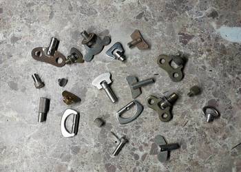 Klucze kluczyki pokrętła do starych budzików zestaw 20szt