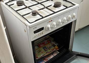 Kuchenka - Amica - działająca ale w stanie mocno używanym