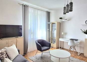 Przestronna kawalerka 35 m kw w centrum  przy placu z fontanną