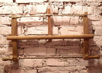 Zabytkowa duża ręczna piła do drewna w starym stylu Zabytkowa duża ręczna piła do drewna w starym stylu