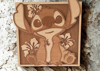 Stitch 3D z drewna 24 cm – Warstwowy obraz handmade