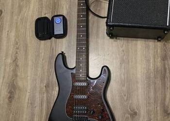 Gitara elektryczna, wzmacniacz i multitool