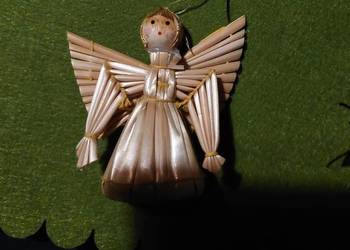 Mały  aniołek   ze słomy