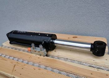 Cylinder hydrauliczny poziomowania Manitou MLT 741 {łyżki}