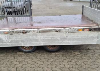 Przyczepa samochodowa