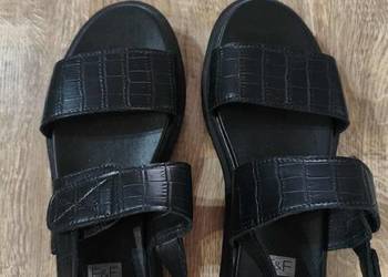 Czarne sandały F&F, rozmiar 36