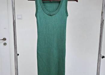 Zielona dzianiniowa sukienka midi bez rękawów