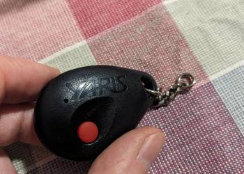 Obudowa pilota Toyota Yaris MK1, brylok bryloczek