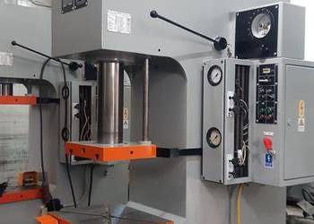 Prasa hydrauliczna WMW PYE 40 S1M z wyrzutnikiem (61.000,00 Netto)