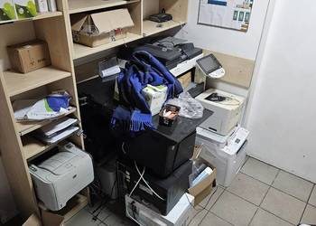 Syndyk sprzeda pakiet sprzętów komputerowych i elektrycznych