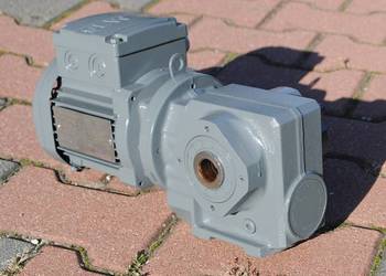 Motoreduktor kątowy 0.37kw. 145obr./min. firmy SEW