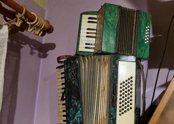 Akordeony antyki
