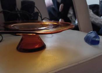bursztynowa szklana patera na nóżcce vintage-na ciasto sredn 28/27,5cm