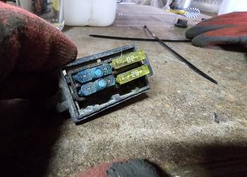 Suzuki DR 800 750 skrzynka bezpieczników fuse box fusebox dr750 dr800 s