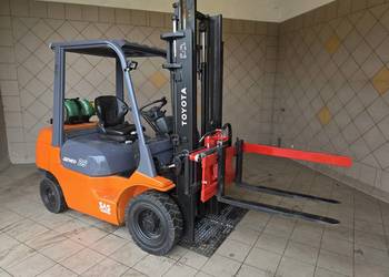Wózek widłowy TOYOTA 7FGF25 2500 kg, Obrotnica TOYOTA 7FG25 , Linde
