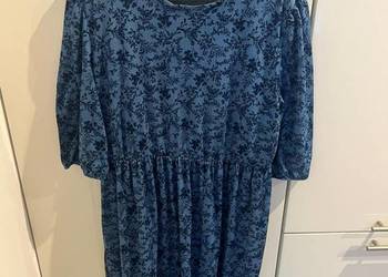 Dostojna długa sukienka w ciekawy wzorek L