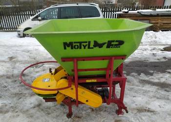 Rozsiewacz Motyl duży 600l do nawozu soli wapna czy pisku jest kompletny