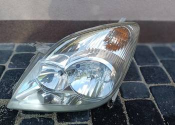 Lampa lewa przednia Toyota Corolla Verso I EU 01-04r