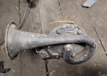 Warszawa, żuk itp. sygnał dźwiękowy.