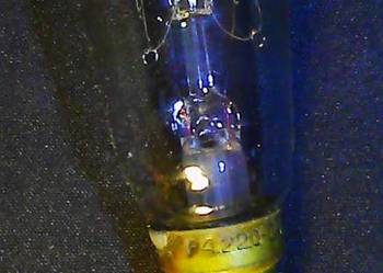 Żarówka 60 V (chyba) 15 W z bardzo małym gwintem, chyba do lodówki