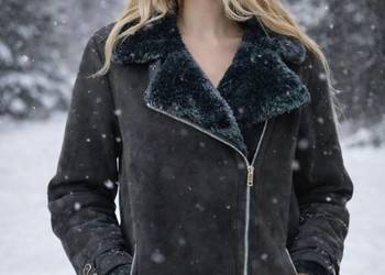 Stylowy Płaszcz ze sztucznym futerkiem - MOHITO - czarny - rozm. 42