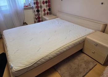 Łóżko sypialniane 160x200 wraz z szafkami i materacem