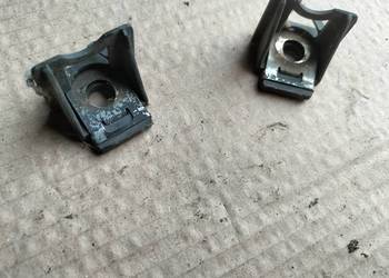 AUDI 80 B4 80B4 UCHWYT LAMPY DOLNY PRZÓD PRZEDNIEJ