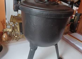 Kociołek żeliwny wewnątrz emaliowany, 8 l.