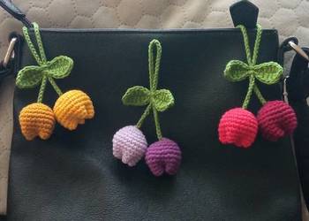 Tulipany wykonane na szydełku, brelok, zawieszka