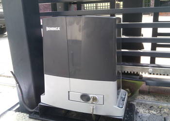 Automat Pełny zestaw - BENINCA BULL 5+LAMPA+2xPILOT + MONTAŻ